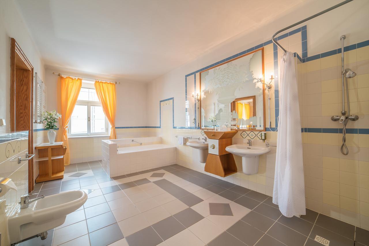 Hotel Three Lilies Inkl Aquaforum Františkovy Lázně 外观 照片