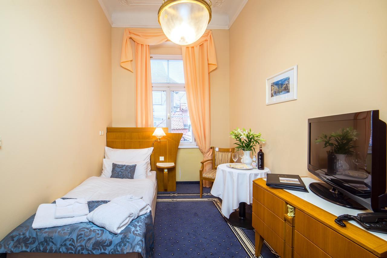 Hotel Three Lilies Inkl Aquaforum Františkovy Lázně 外观 照片