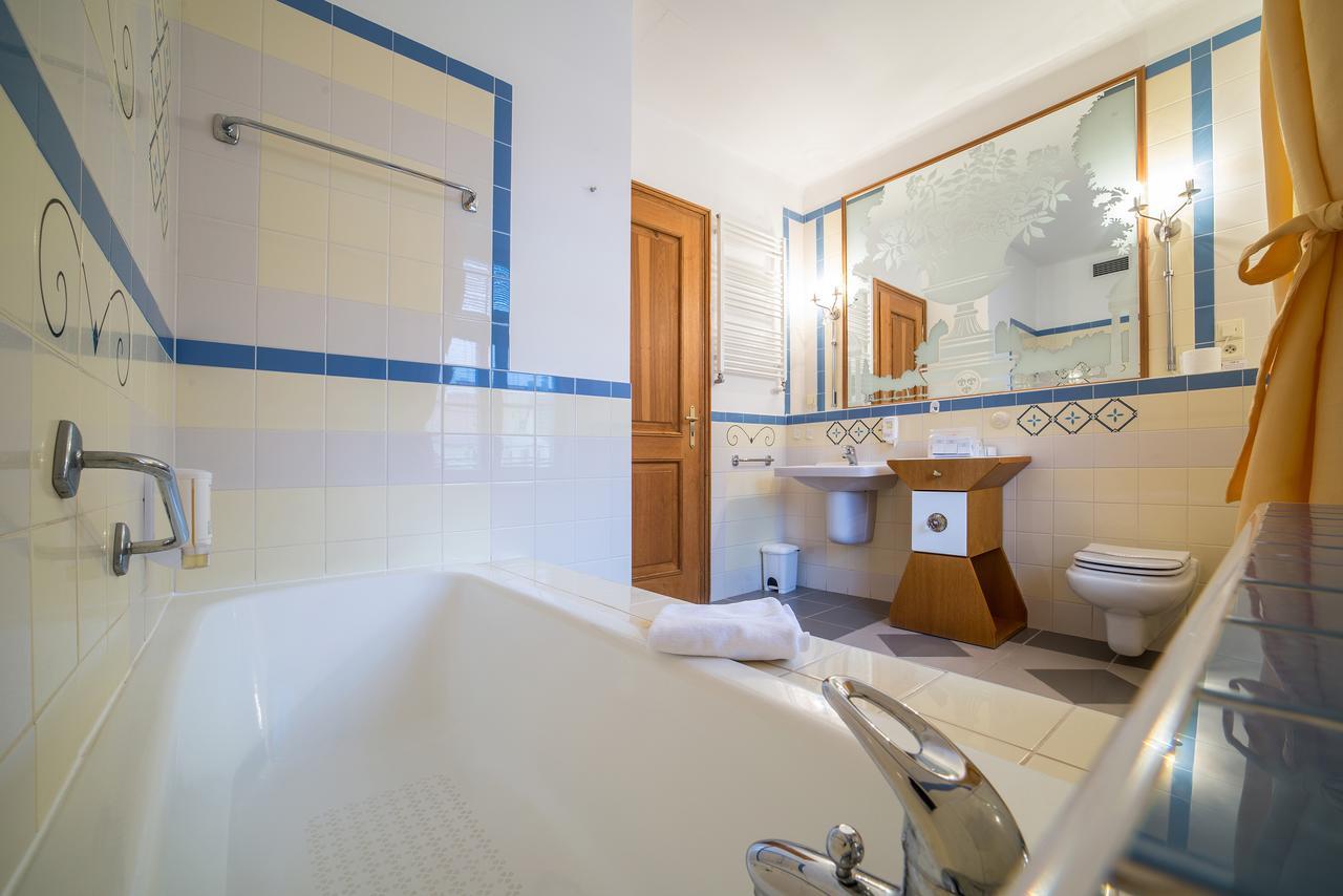 Hotel Three Lilies Inkl Aquaforum Františkovy Lázně 外观 照片