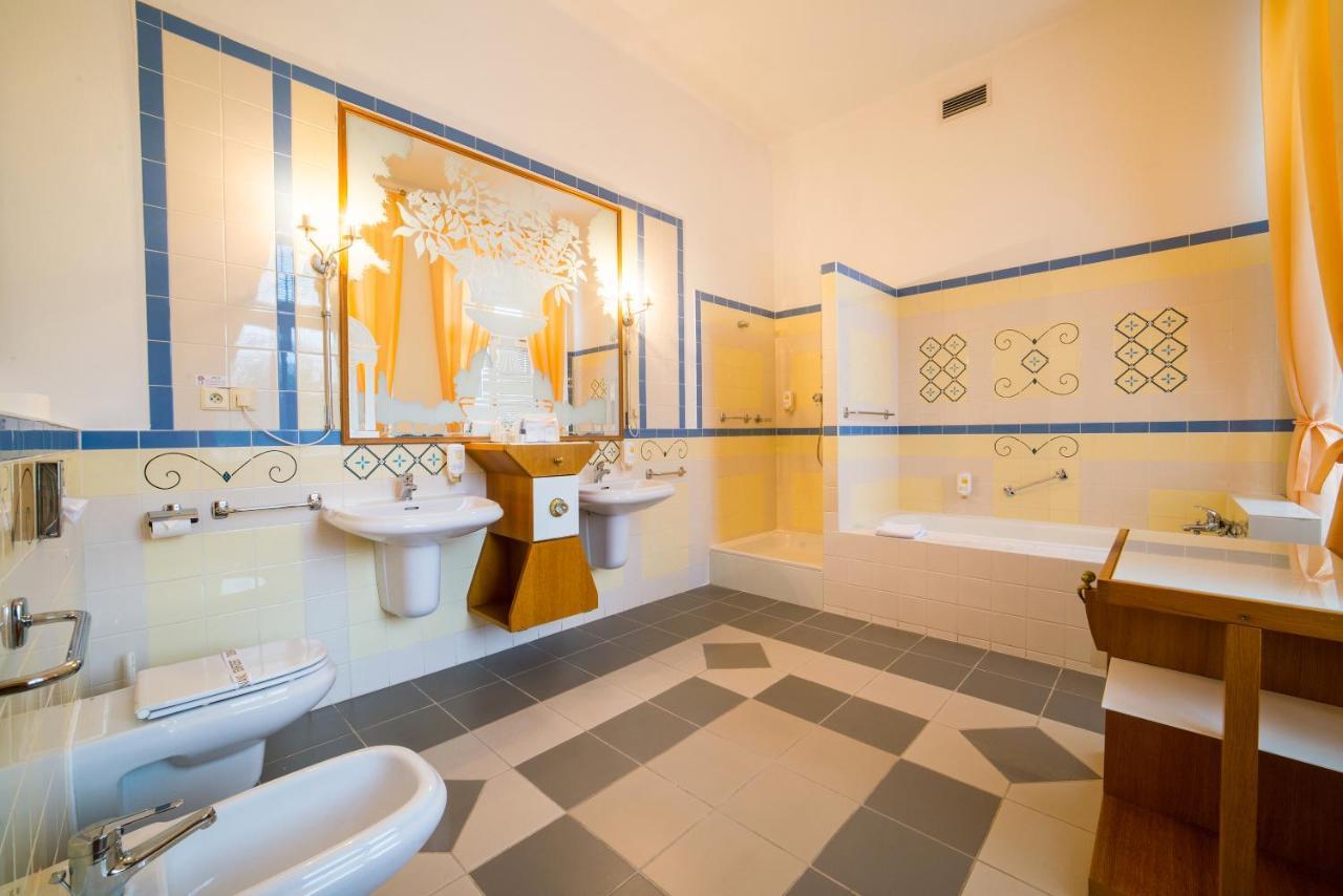 Hotel Three Lilies Inkl Aquaforum Františkovy Lázně 外观 照片