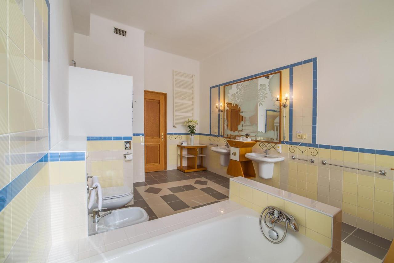 Hotel Three Lilies Inkl Aquaforum Františkovy Lázně 外观 照片